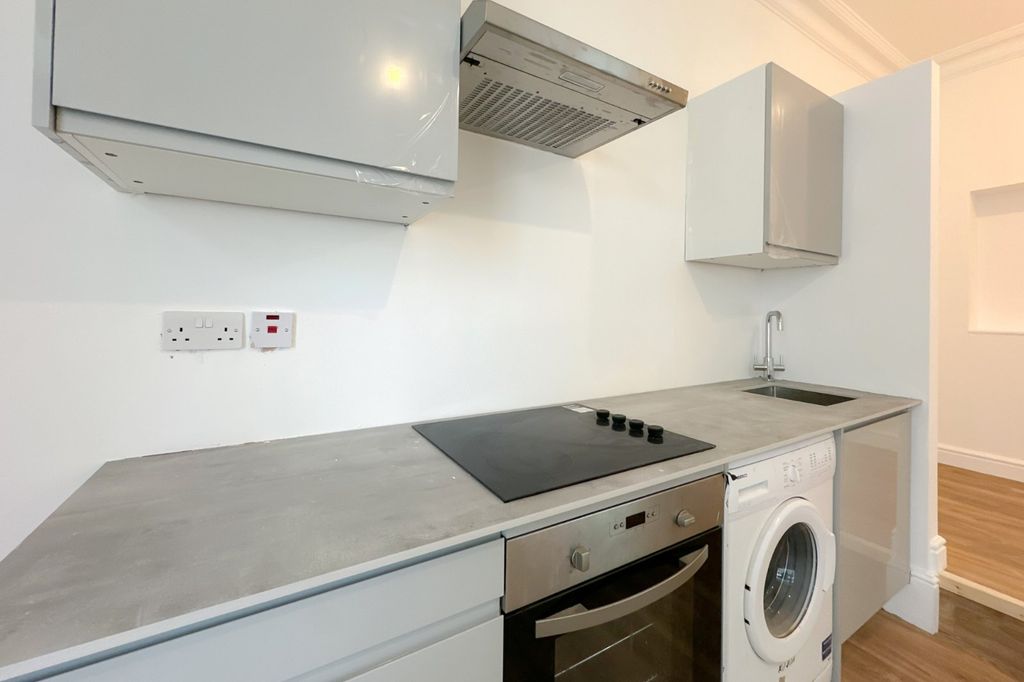 Property photo 3 of 11 Picture No. 17