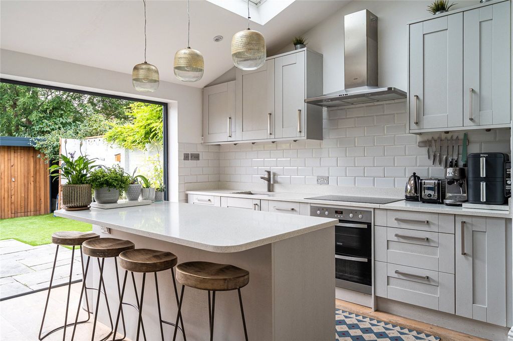 Property photo 2 of 23 Picture No. 13