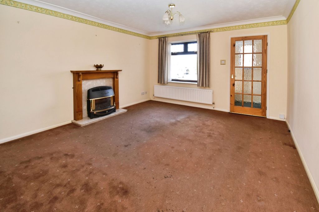 Property photo 3 of 8 Living Room