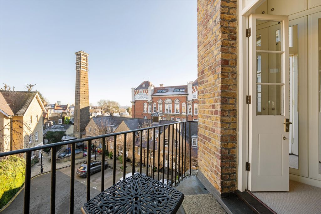 Property photo 1 of 18 Image