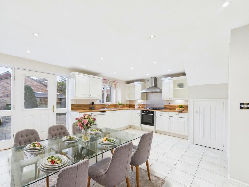 Property photo 2 of 15 4712664