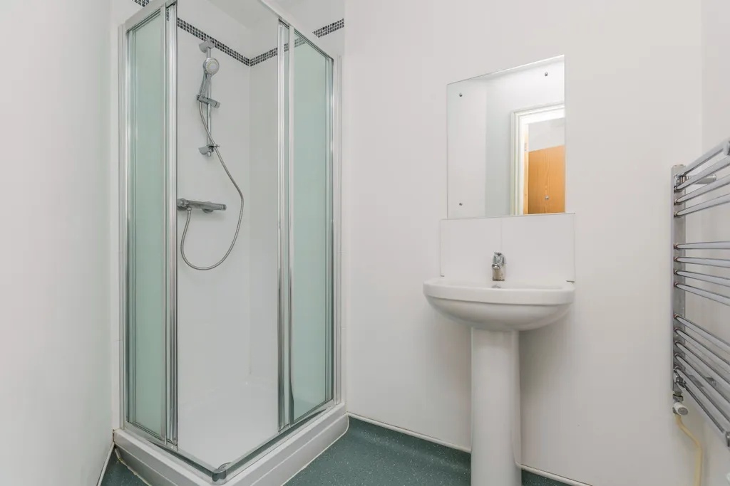 Apartment in Portsmouth, Somers Town - View 3