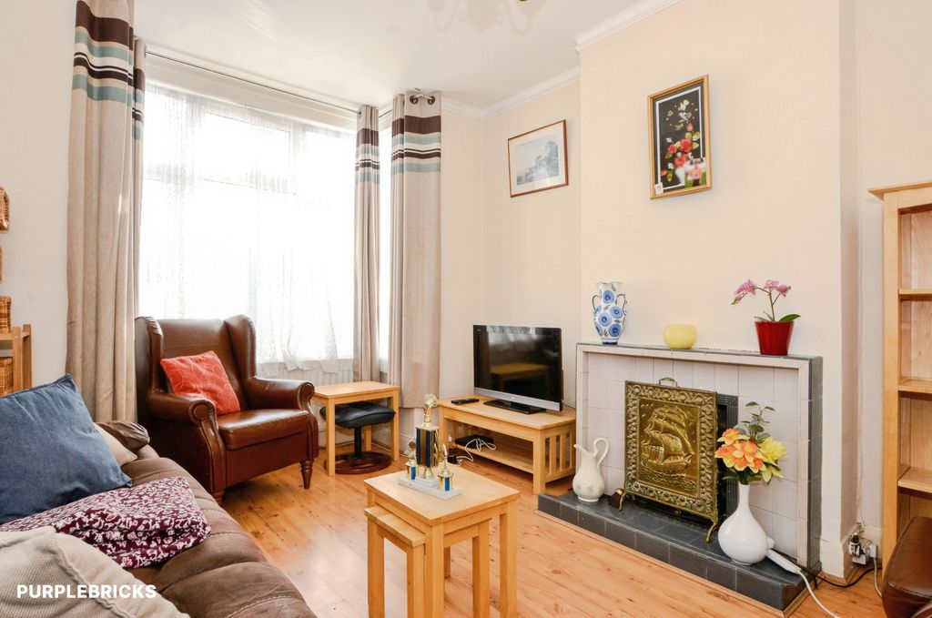 Property photo 2 of 20
