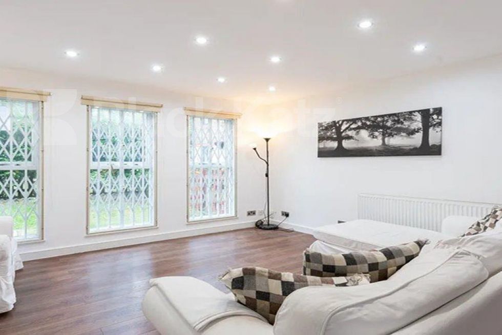 Property photo 2 of 9