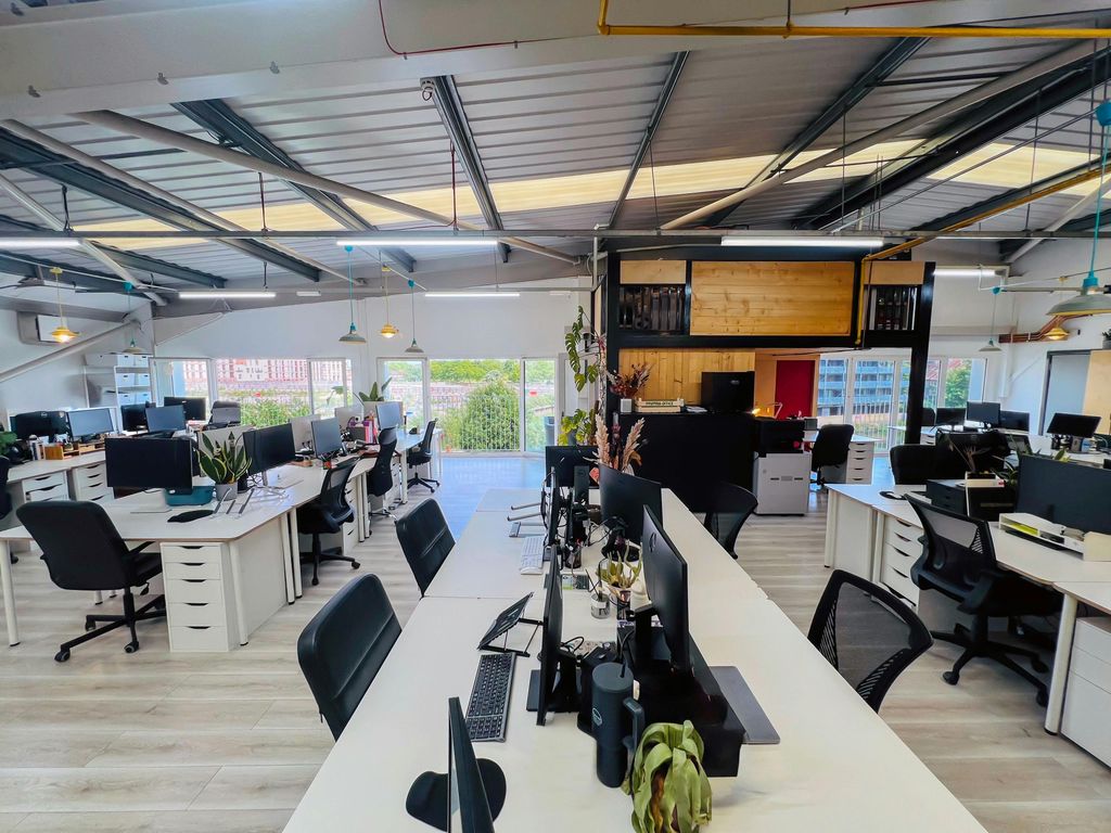 Property photo 3 of 10 2 Office 5.Jpg