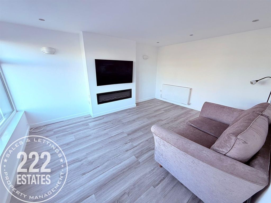 Property photo 2 of 13 Photo-2025-11-25-12-19-50.Jpg