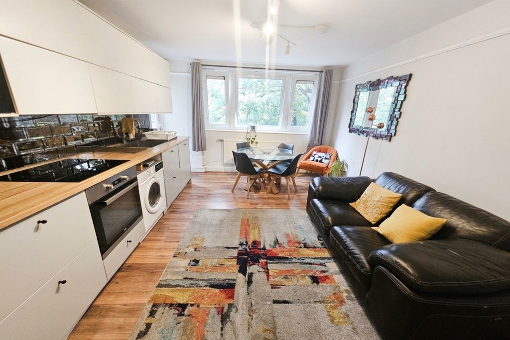 Property photo 1 of 14 Modern Four Bedroom Apartment In Angel