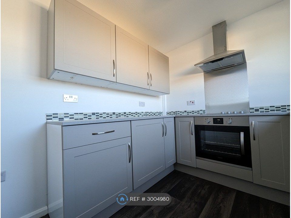 Property photo 3 of 9 Kitchen