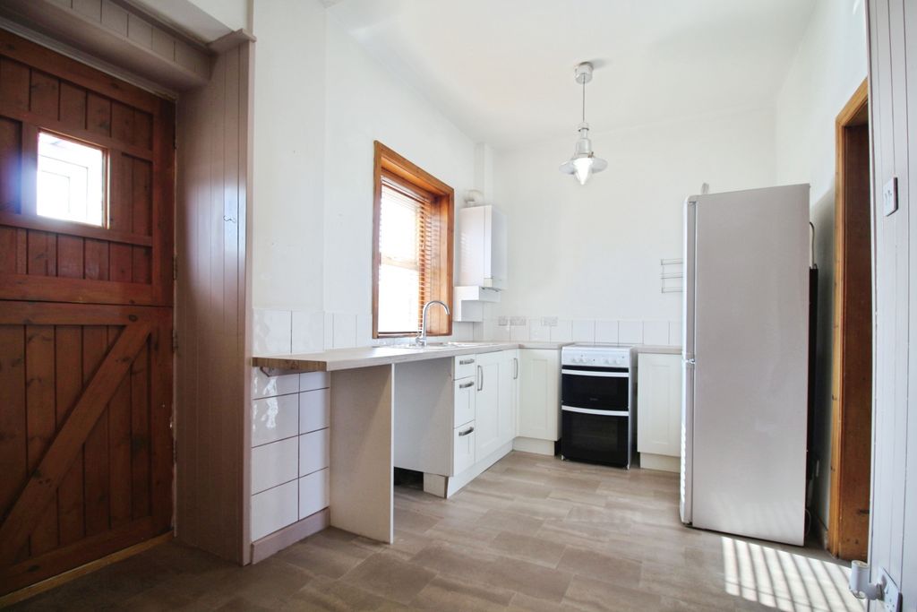 Property photo 3 of 11 Kitchen