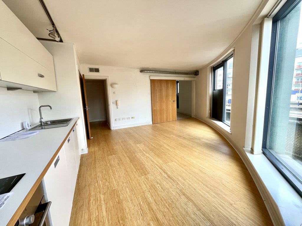 Property photo 3 of 11 Lounge