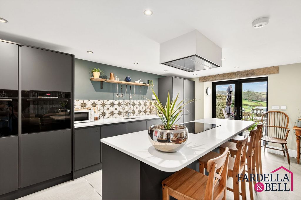 Property photo 2 of 26