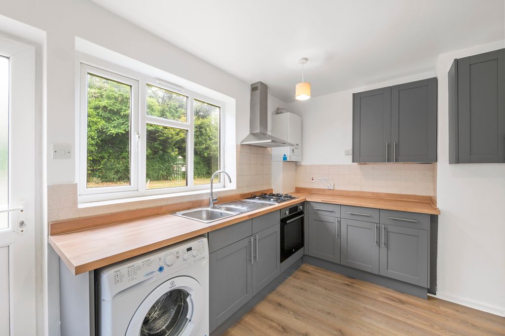 Property photo 2 of 7 Picture No. 12