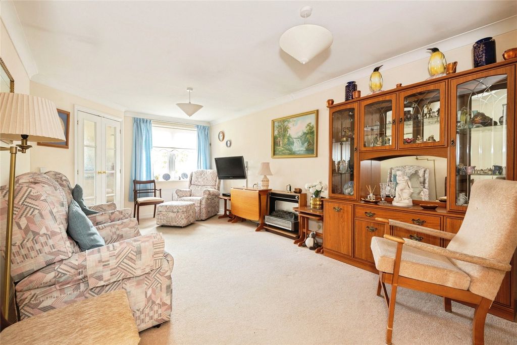 Property photo 2 of 11 Lounge