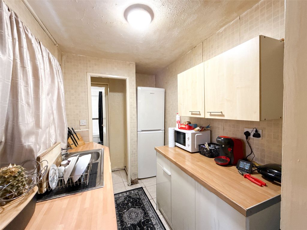 Property photo 3 of 14 Kitchen