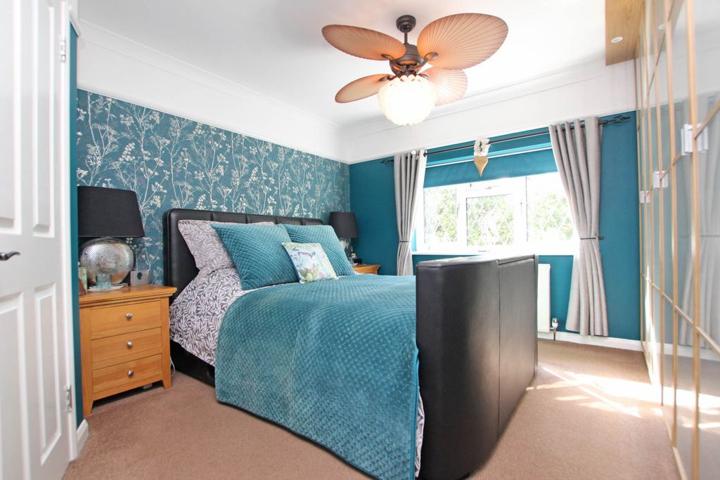 Property photo 3 of 32