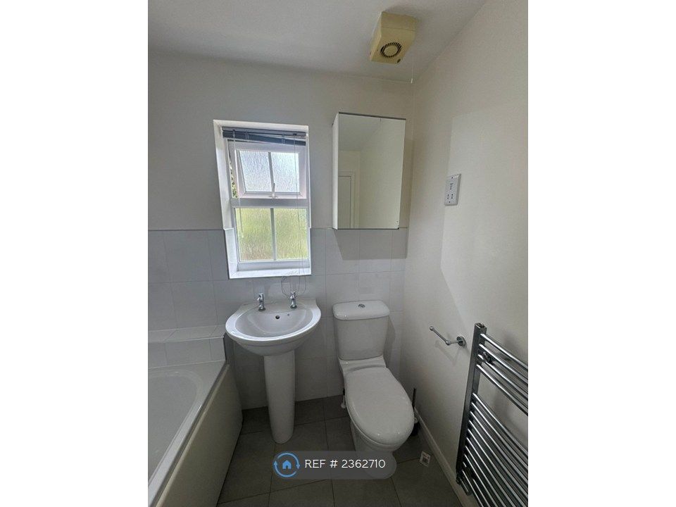 Property photo 3 of 15 Bathroom