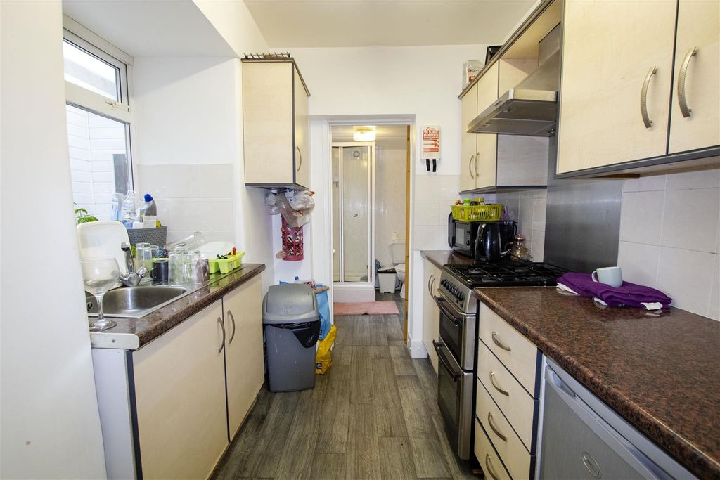 Property photo 3 of 7 Approach