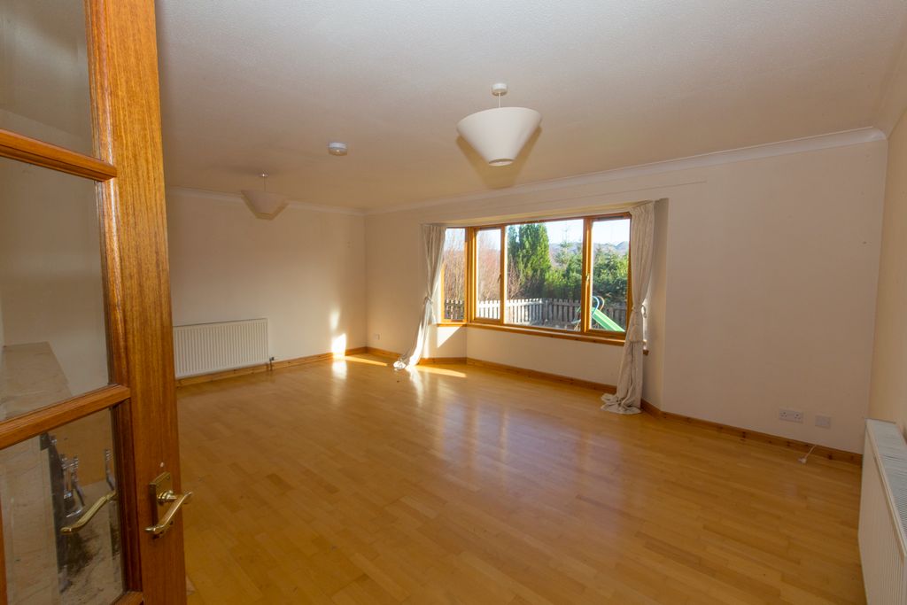 Property photo 2 of 24