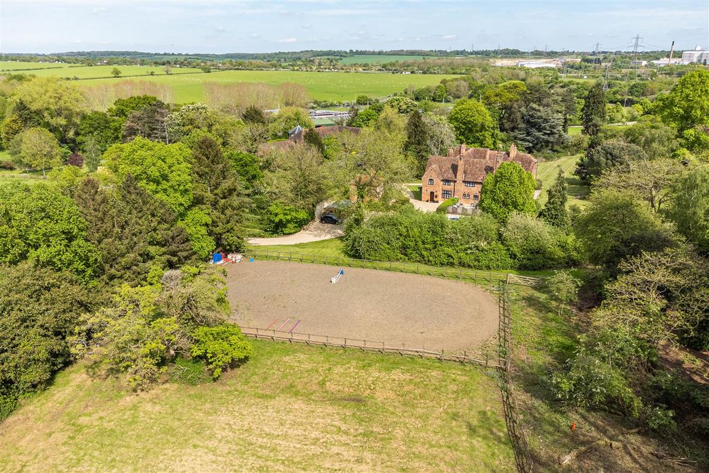 Property photo 2 of 37 Wymondley Bury-111.Jpg