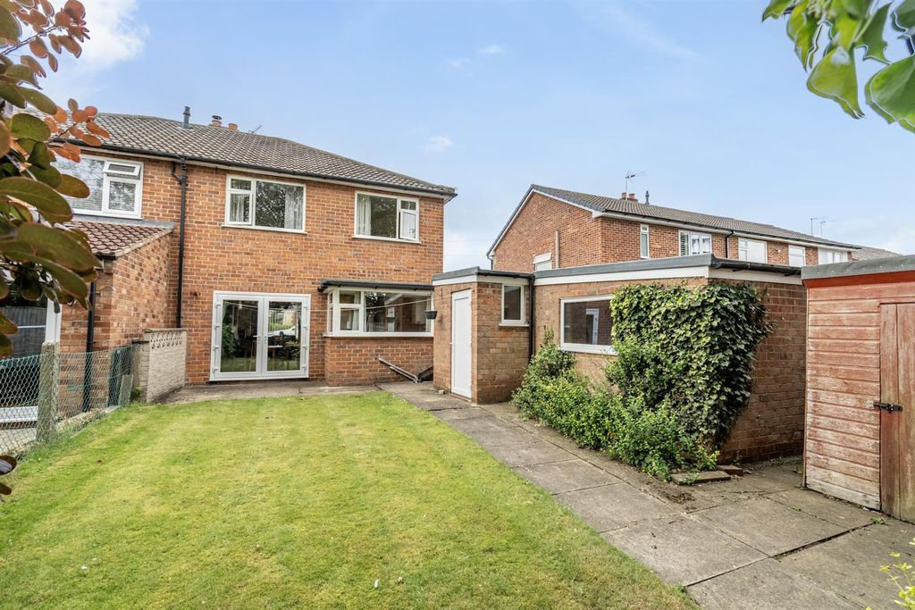 Property photo 3 of 13 Garden