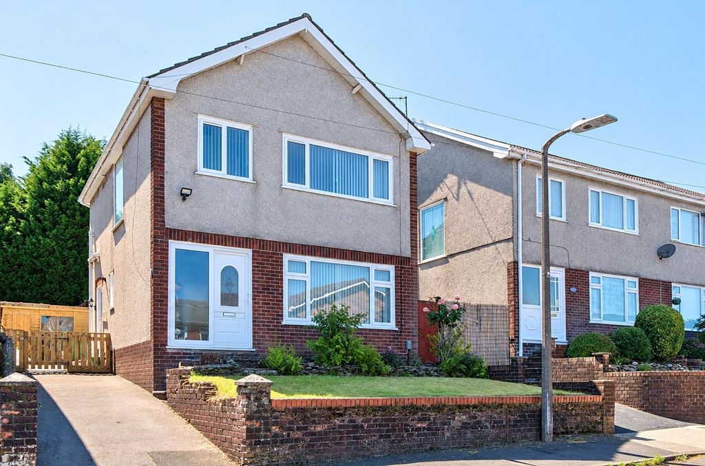 Property photo 2 of 24 Sunny Suburban Detached Homes.Jpg