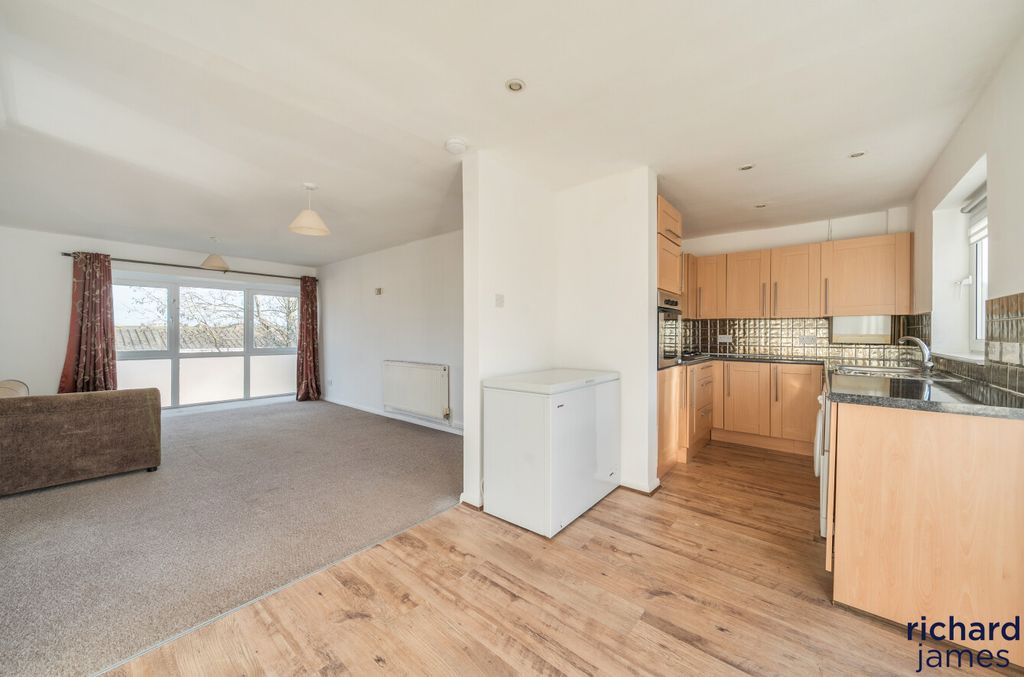 Property photo 2 of 14 118365De2713479Aa81716F7F79Ae6E1