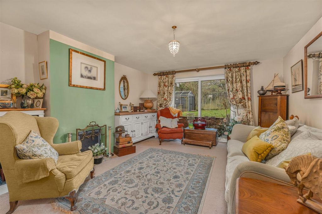 Property photo 2 of 23 21 Hastings Close, Banbury V2-4.Jpg