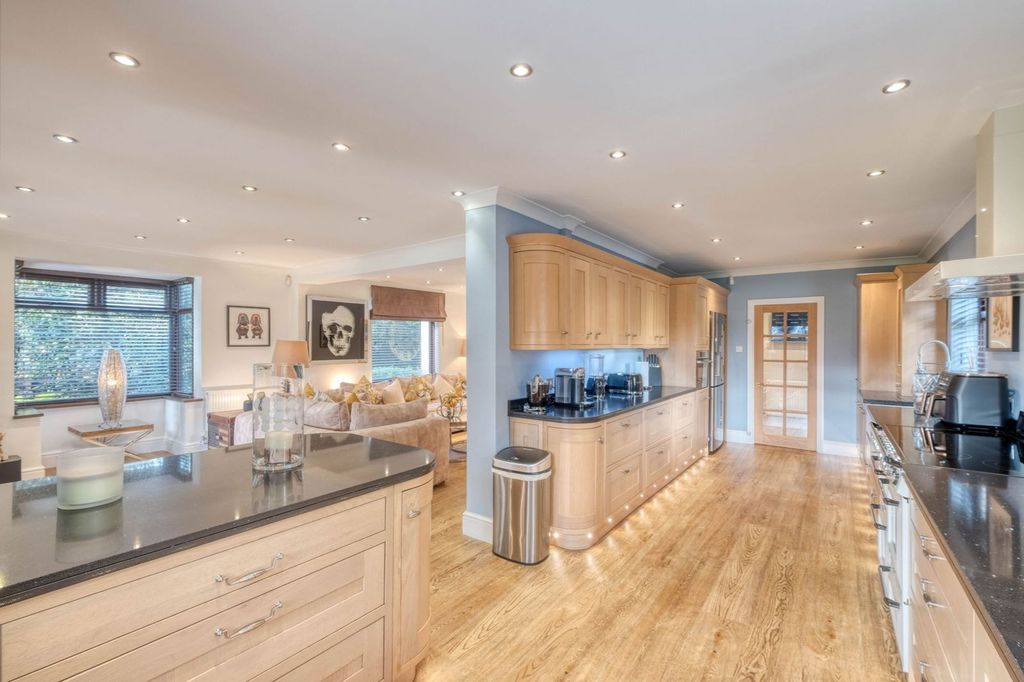 Property photo 3 of 48