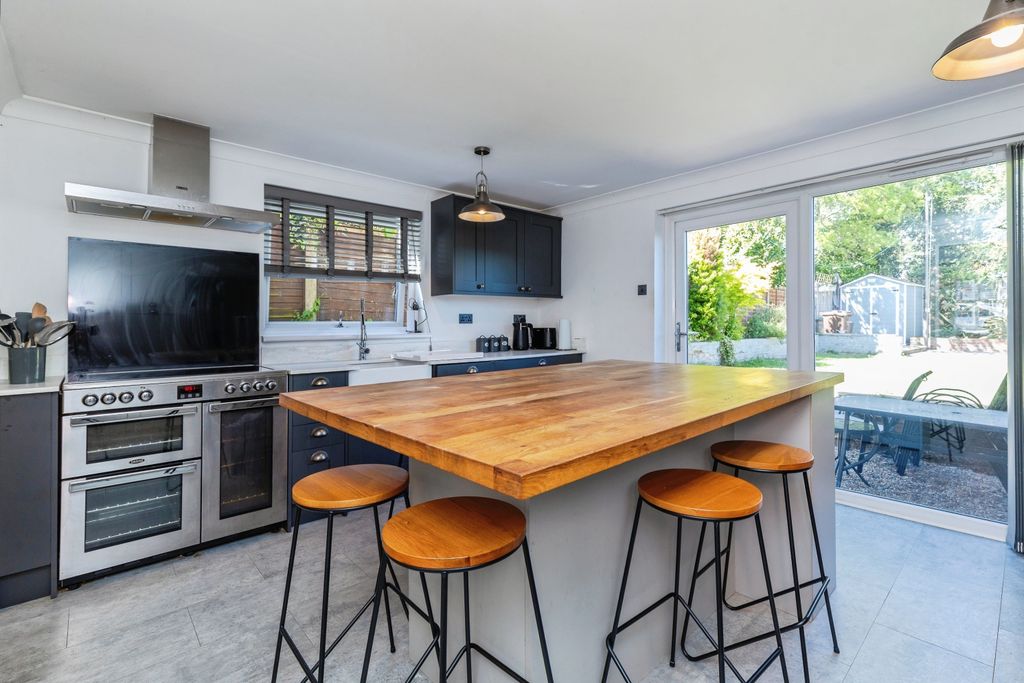 Property photo 2 of 18 Kitchen