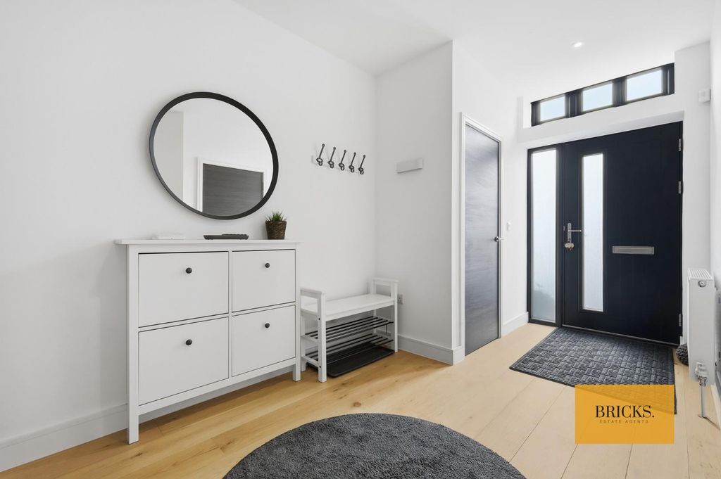 Property photo 3 of 39