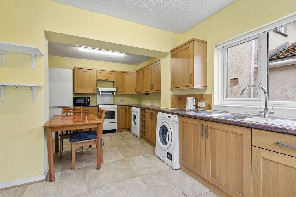 Property photo 3 of 27