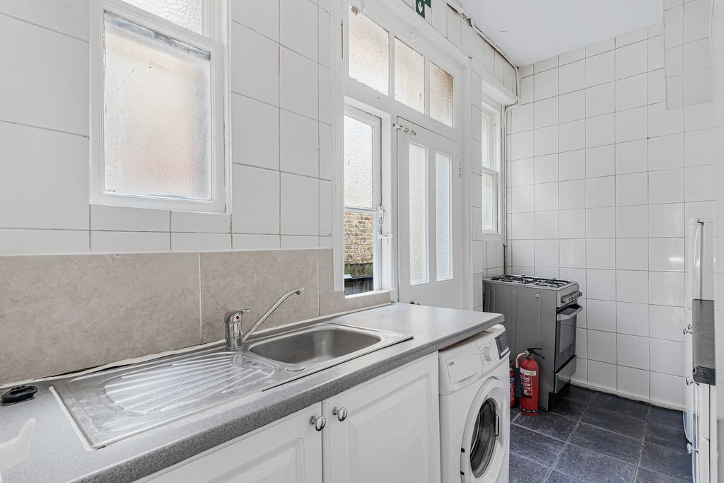 Property photo 3 of 34 Kitchen