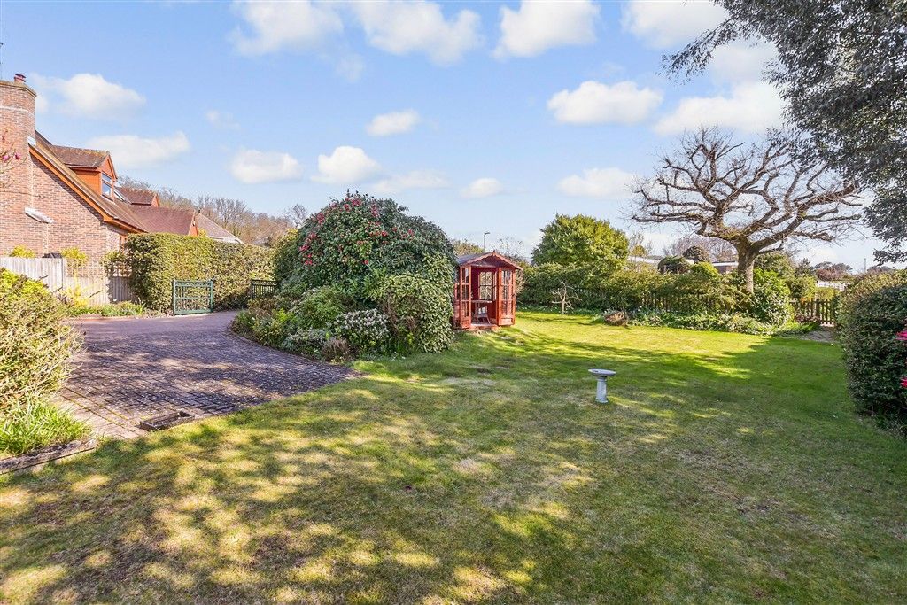 Property photo 1 of 17 Front Garden