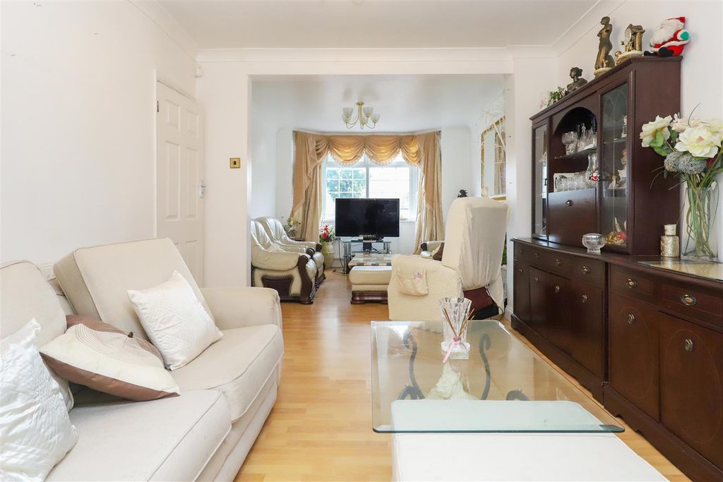 Property photo 3 of 12 Sitting Room