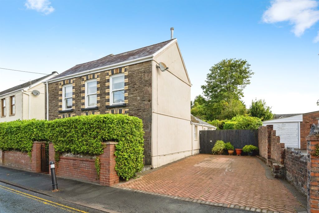Property photo 2 of 18