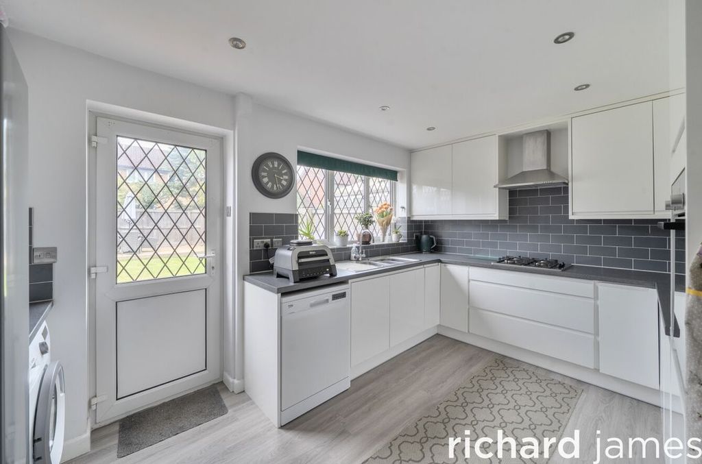 Property photo 3 of 12 1Ccb8A87A5614F9A885ba68Bd90Be472