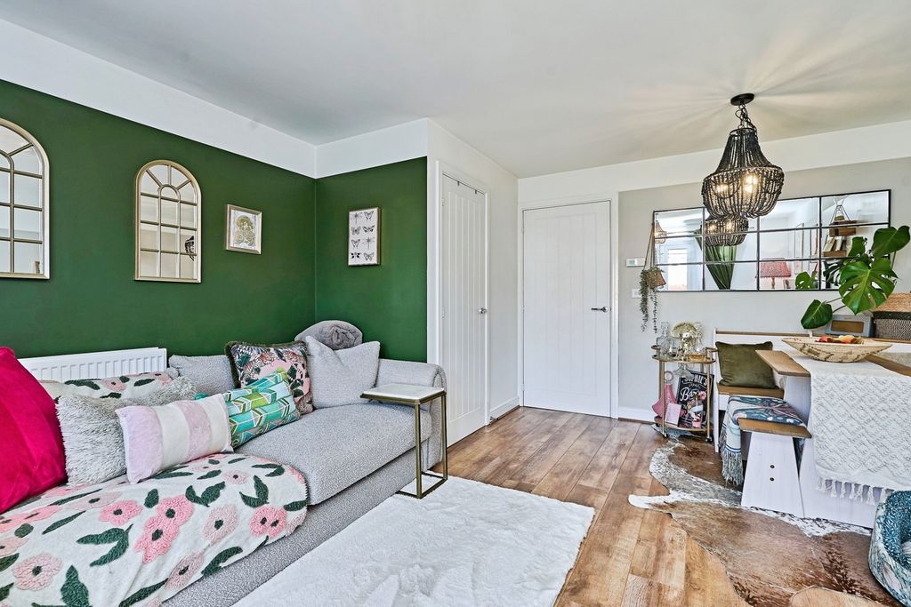 Property photo 3 of 19 Pbox-Img.Jpg