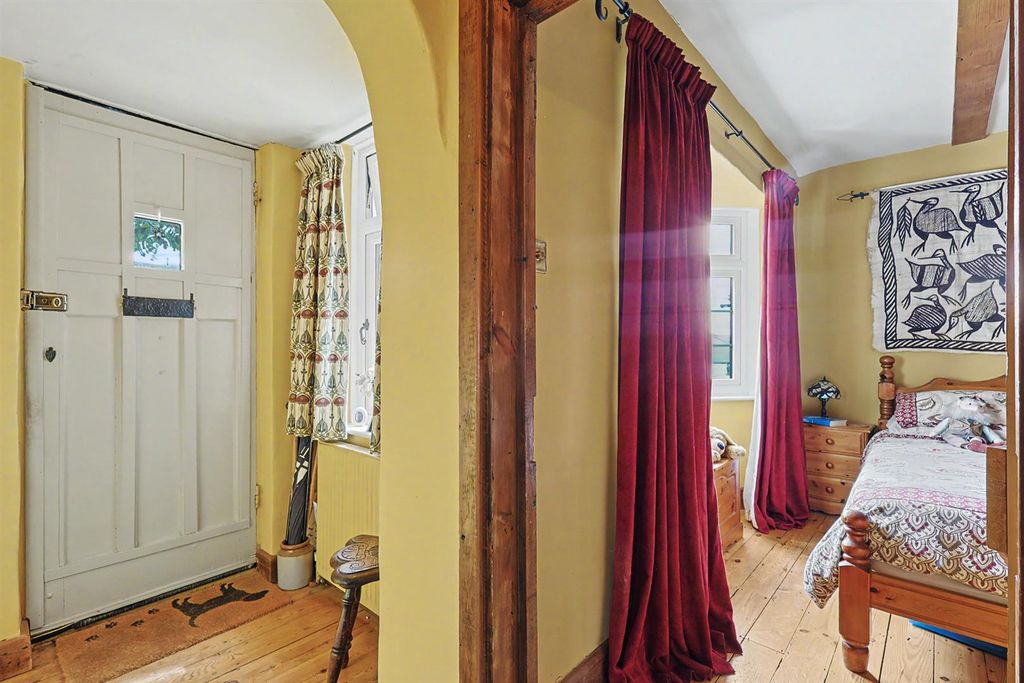 Property photo 3 of 33