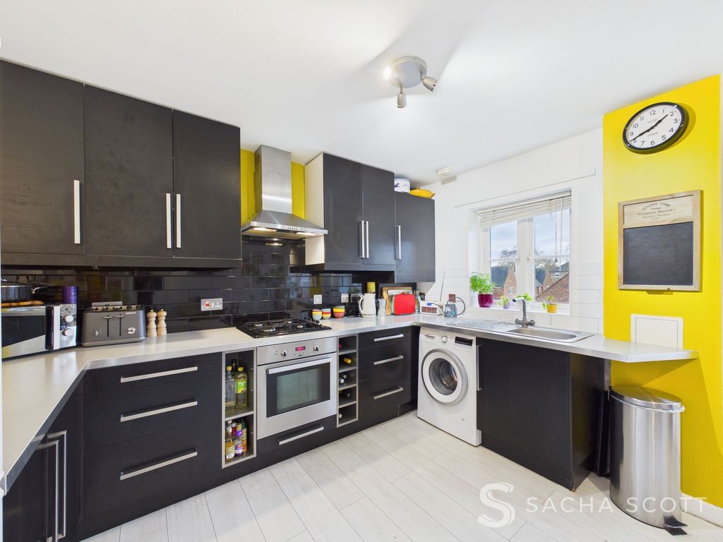 Property photo 3 of 18 Kitchen Area