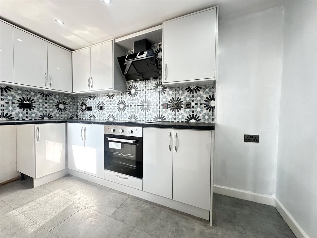 Property photo 3 of 9 Picture No. 29