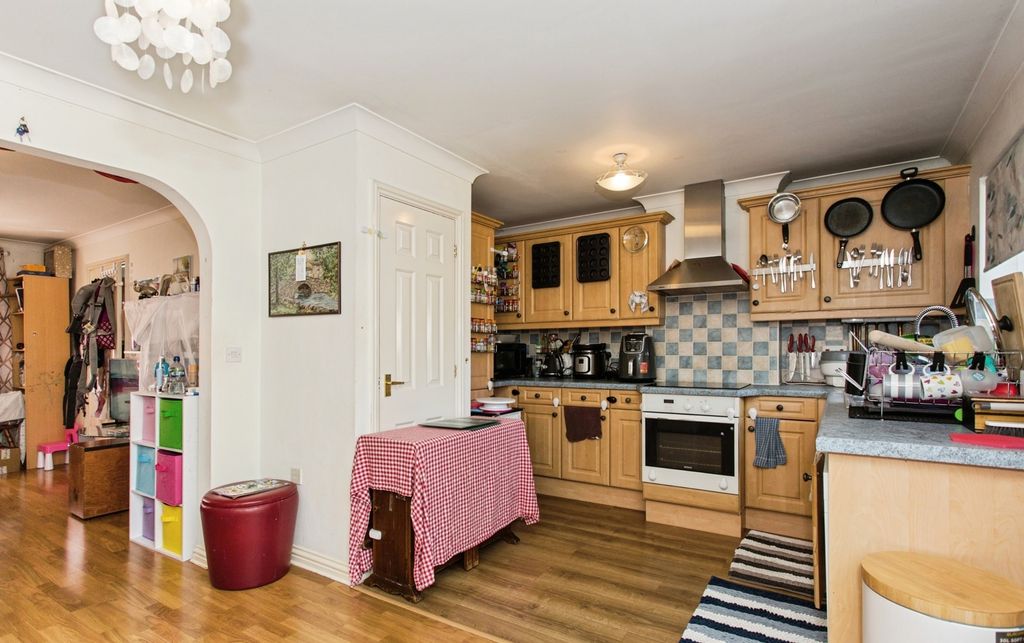 Property photo 3 of 12 Photo