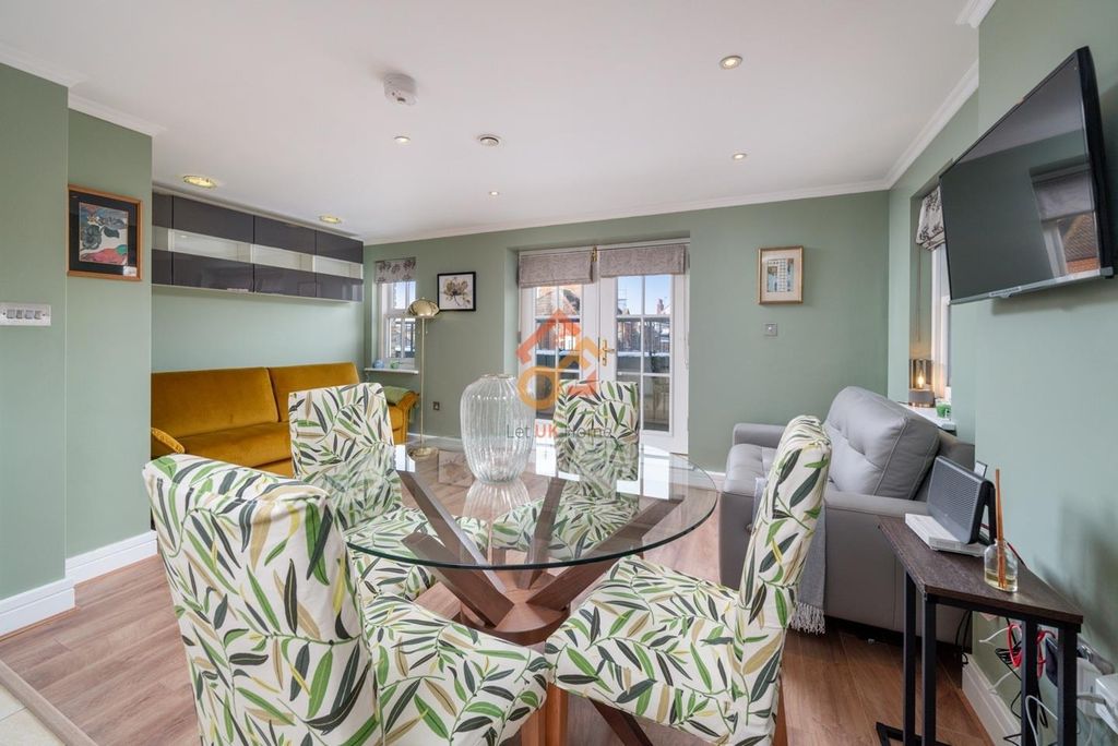 Property photo 1 of 18 O_1K300i3Re1Koa1F7c1K1lv851mc41 (1).Jpg