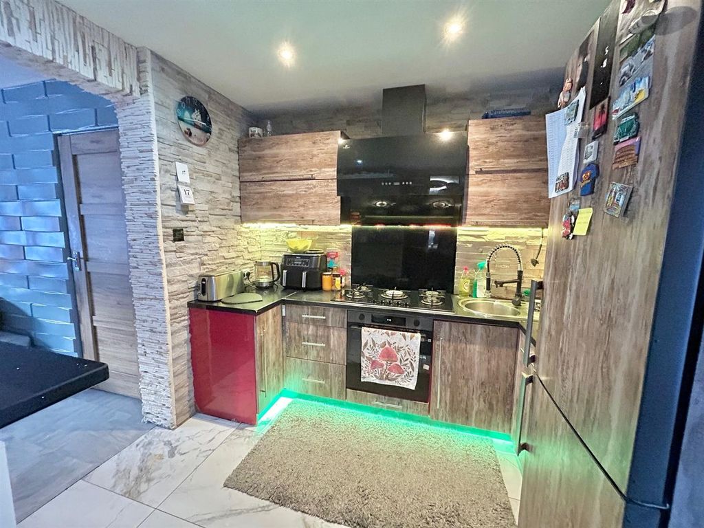 Property photo 3 of 12 Kitchen.Jpg