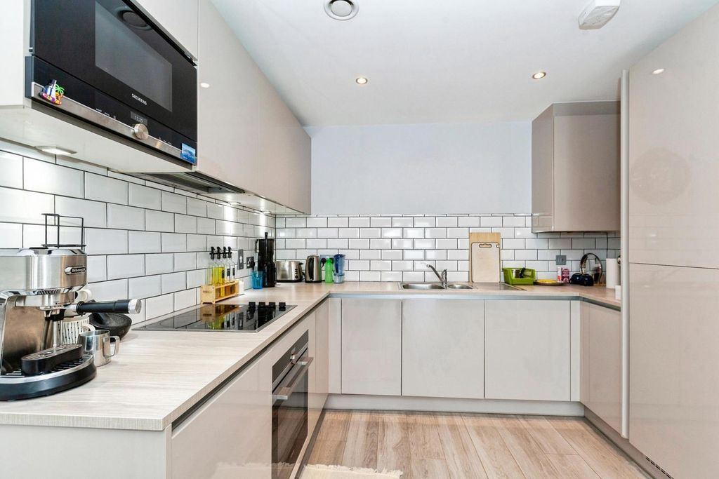 Property photo 2 of 18 Kitchen