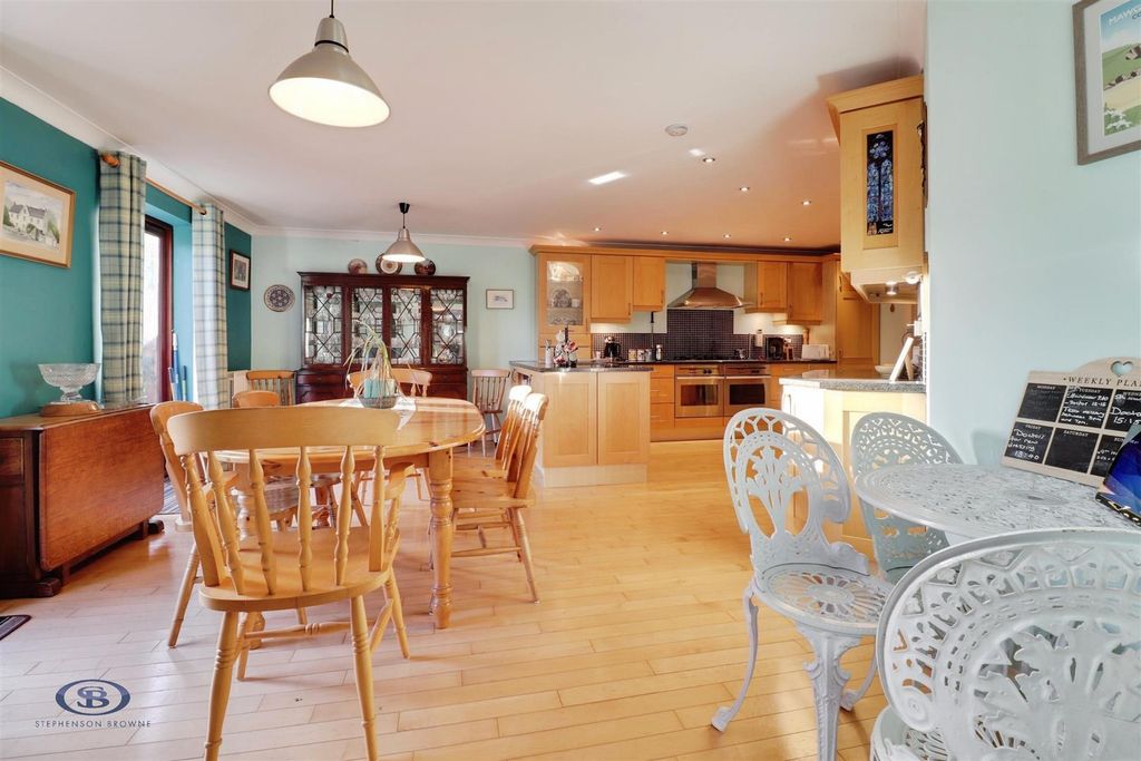 Property photo 3 of 38