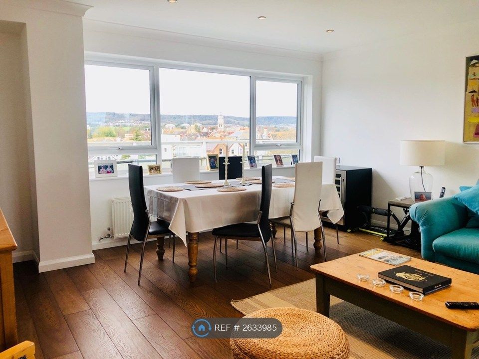 Property photo 2 of 14 Sitting Room 5.13m x 4.98m