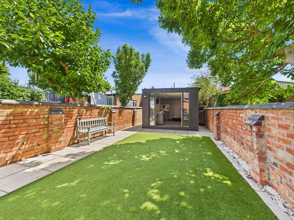 Property photo 3 of 14 Garden