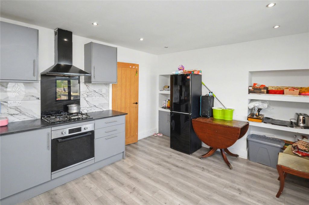 Property photo 3 of 10 Picture 3