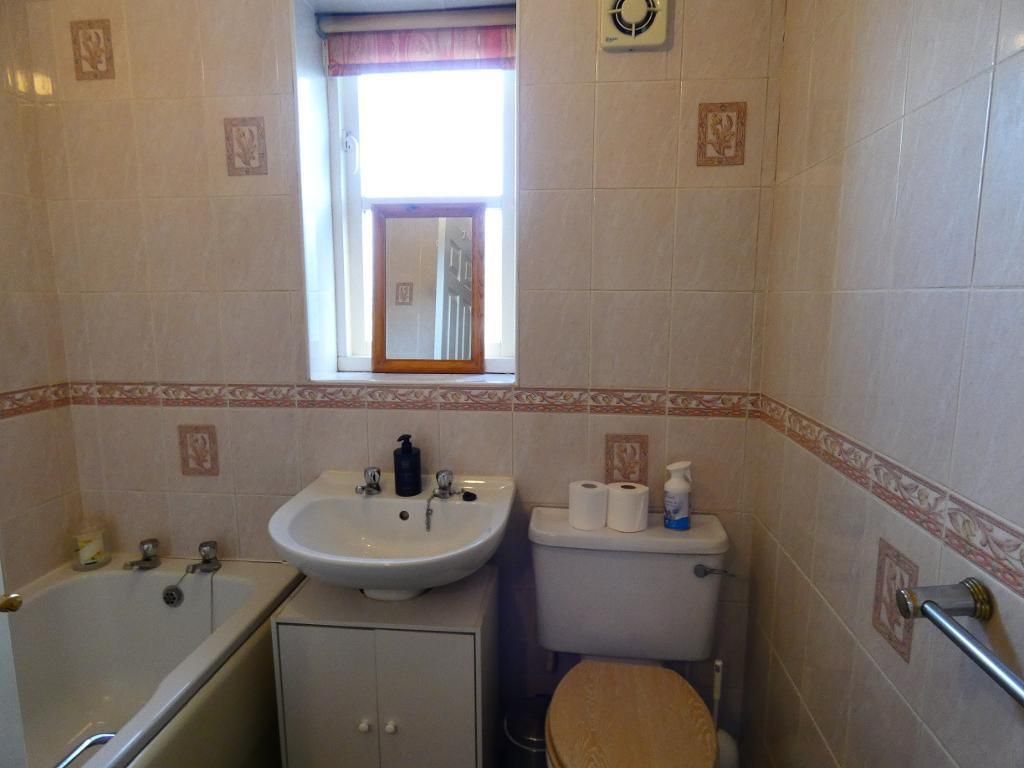 Property photo 2 of 12 Bathroom