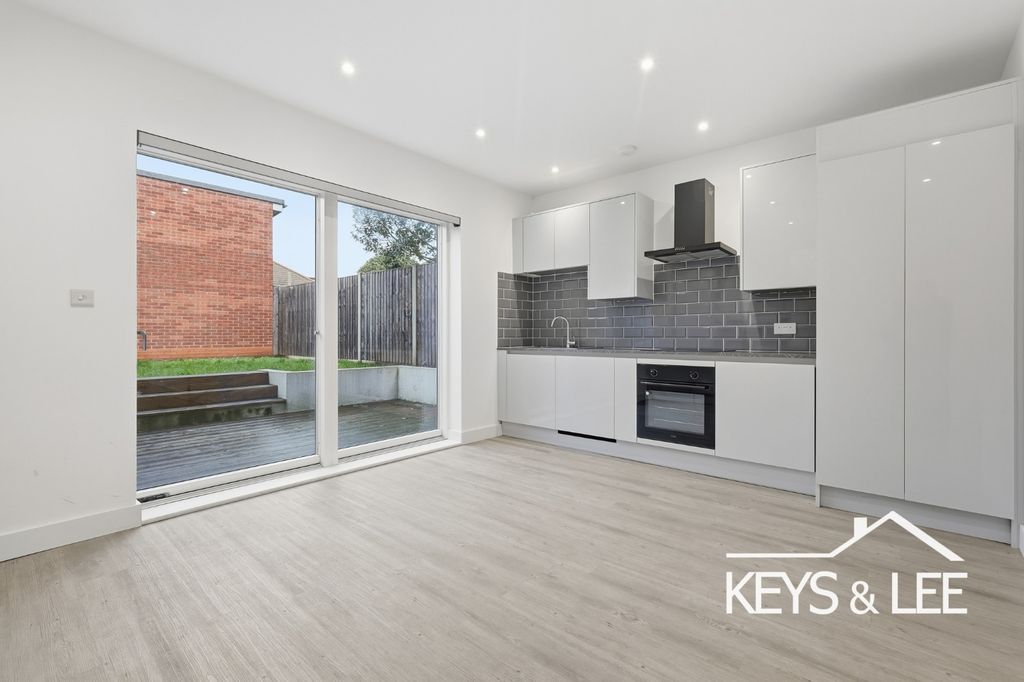 Property photo 2 of 14 2404133